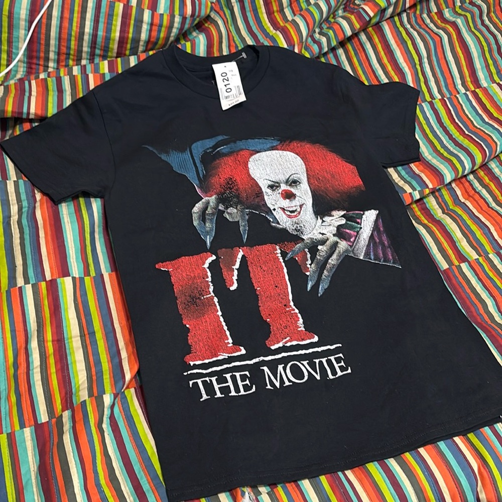 IT the movie graphic logo T-shirt, brand, new size small fast shipping